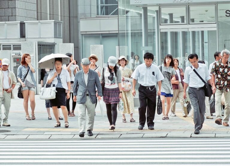 Business People 1 768x555