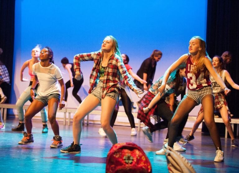 Dancers 1 768x555