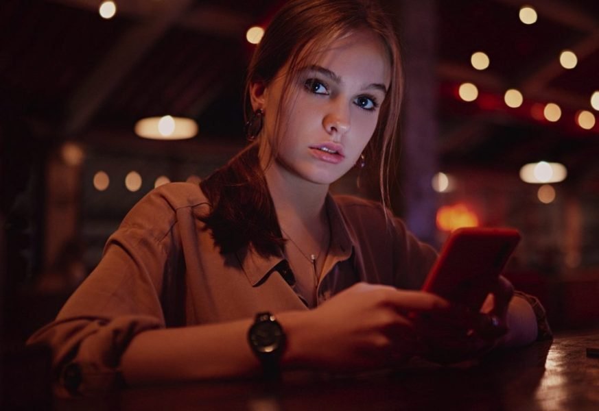 How a woman\'s side glance took the internet by storm trending image 1